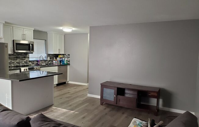 2 beds, 1 bath, 968 sqft, $1,495, Unit E2