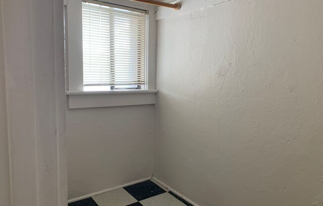 1 bed, 1 bath, 550 sqft, $1,250, Unit 3