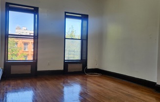 2 beds, 1 bath, $2,950, Unit 4