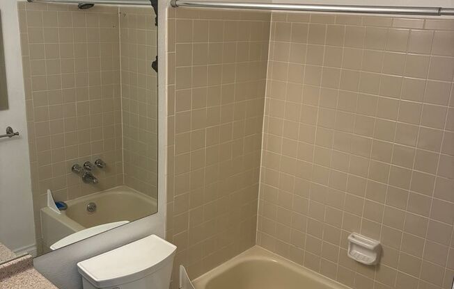 Charming 1 Bedroom, 1 Bathroom Available Immediately!
