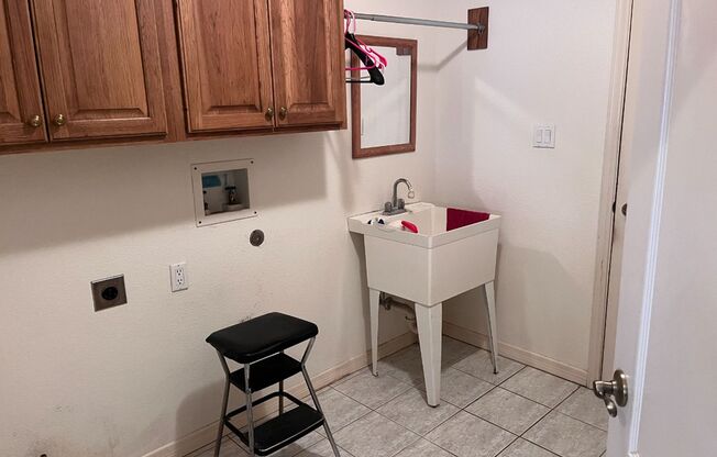 3 beds, 2 baths, $2,500