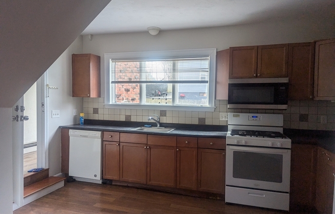 581 PROCTOR AVE