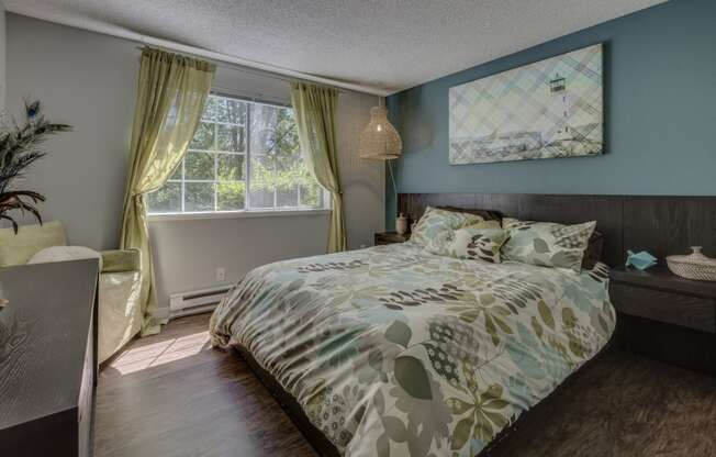Live in cozy bedrooms at Cedar Crest, Beaverton, Oregon