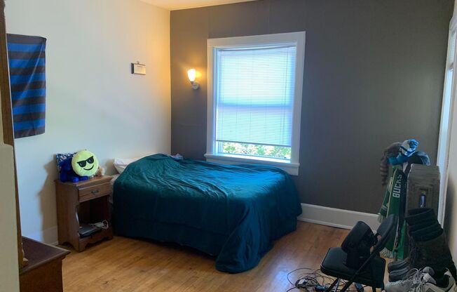 4 beds, 2 baths, $2,395, Unit 9
