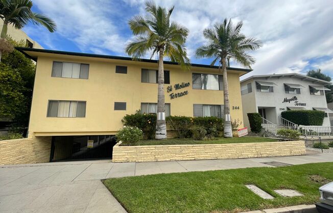 Beautiful Apartments in Great Location! Parking Included!