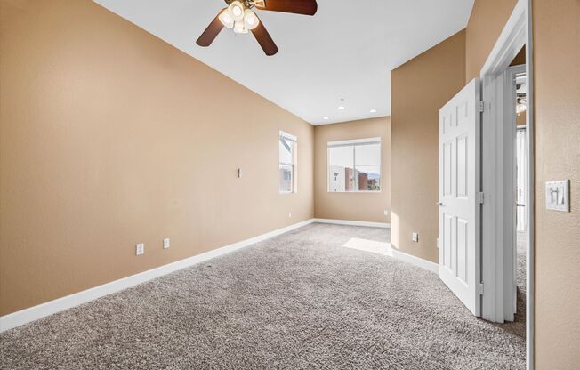 Sought after Park Avenue Condominiums/Top Floor Three Bedroom