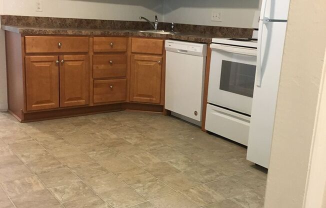 2 beds, 1 bath, 925 sqft, $1,185, Unit 07