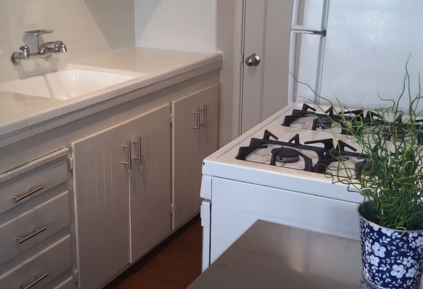 1 bed, 1 bath, $1,525, Unit B