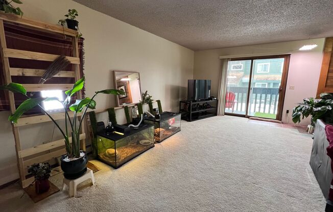 2 bed, 1.5 bath Townhouse With 2 Car Garage off Baxter!
