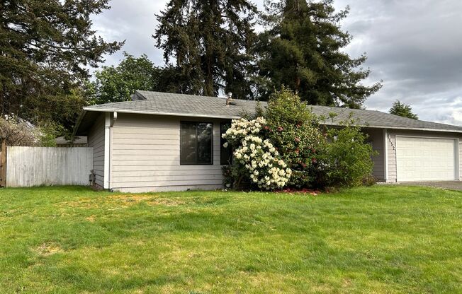3B, 1.75BA house w/bonus room and Garage in Renton's Cascade neighborhood- $2,850/mo.
