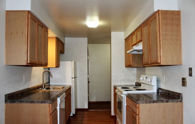 2 beds, 1 bath, $1,450, Unit 241