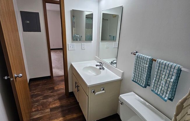 2 beds, 1 bath, 920 sqft, $1,305, Unit 1471-203