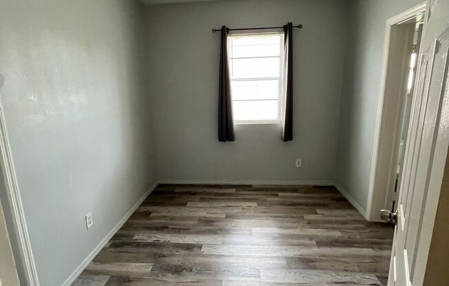 2 beds, 1 bath, 650 sqft, $1,000