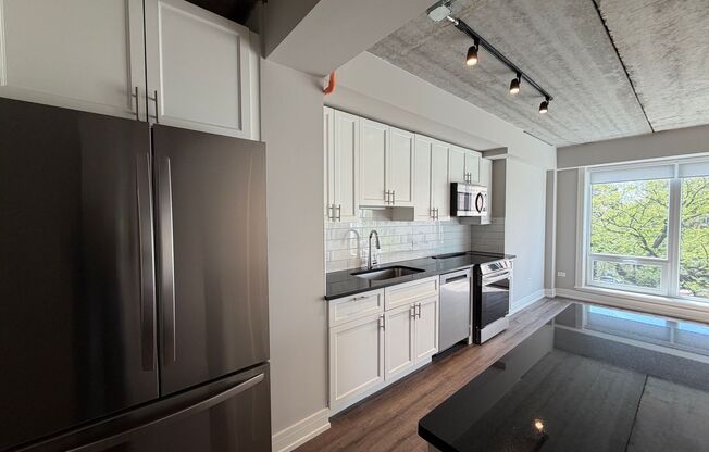 2 beds, 2 baths, 908 sqft, $3,700, Unit 952-402