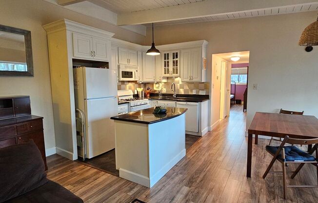 Relaxing FULLY-FURNISHED 2 Bed 1 Bath Condo With Balcony In Beautiful Heritage Woods