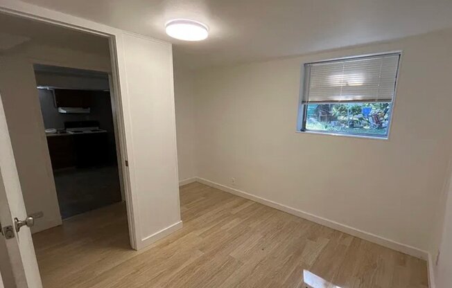 5543 25 AVE