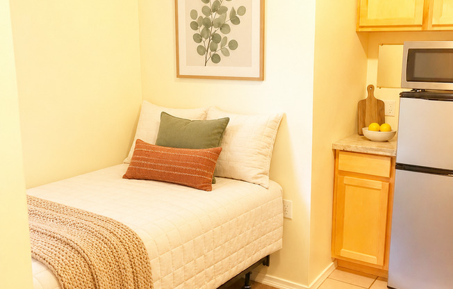 Studio, 1 bath, 152 sqft, $750, Unit G-4