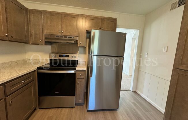 2 beds, 1 bath, $925, Unit 212