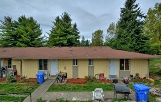 Cute 2 Bedroom 1 Bath in a 4-PLEX