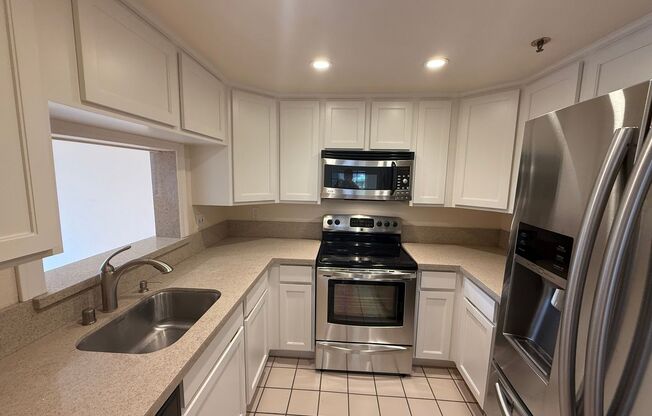 LARGE TWO BEDROOM TWO AND HALF BATH, QUAIL HOLLOW TOWNHOUSE, SHORT TERM RENTAL AVAILABLE TO 02-28-2026
