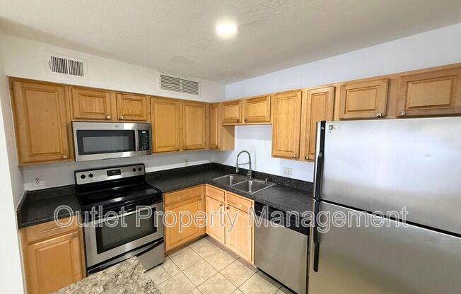 315 Lakepointe Dr #301