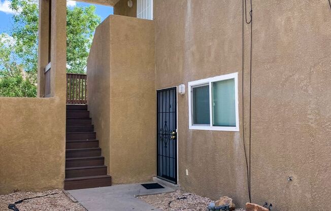 2 beds, 1 bath, 825 sqft, $1,050