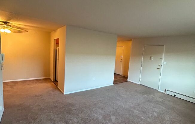 1 bed, 1 bath, 734 sqft, $1,395, Unit L11