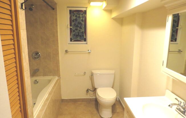212 Maplecrest  Drive South