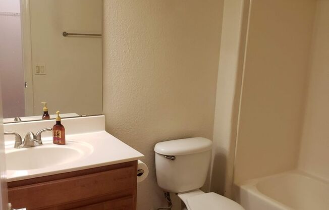 2 beds, 2 baths, $1,370