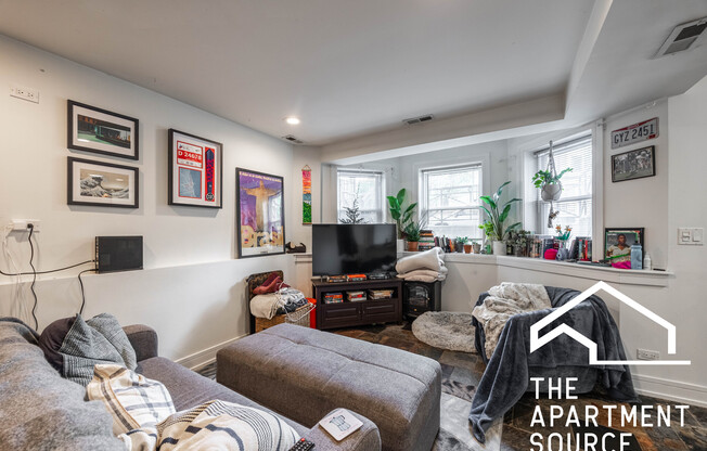 3023 N Oakley Ave, Chicago IL 3