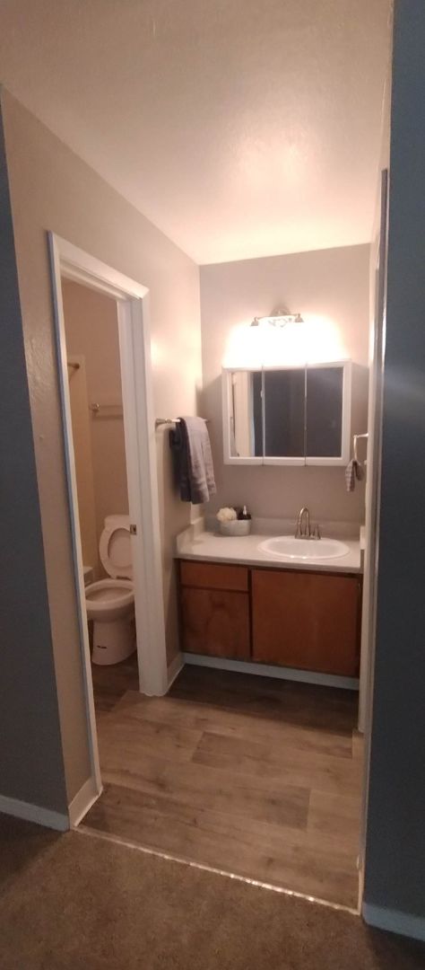 2 beds, 2 baths, 894 sqft, $1,200, Unit 44
