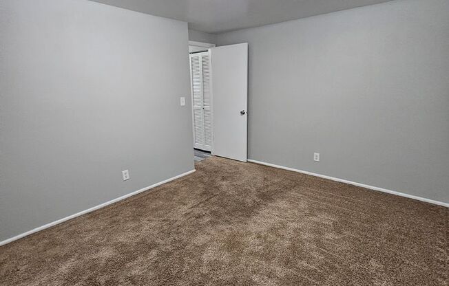 2 beds, 1 bath, 864 sqft, $1,195, Unit Unit 33