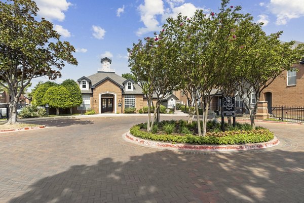 Towns of Chapel Hill Apartments in Plano