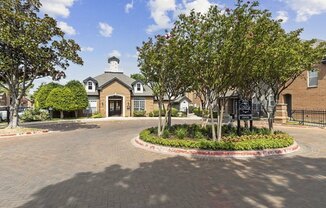 Towns of Chapel Hill Apartments in Plano