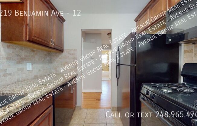 3219 BENJAMIN AVE