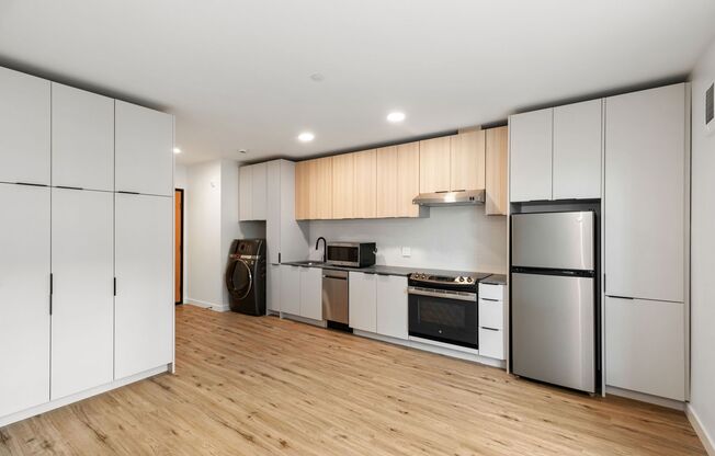 Studio, 1 bath, 304 sqft, $1,380, Unit 212