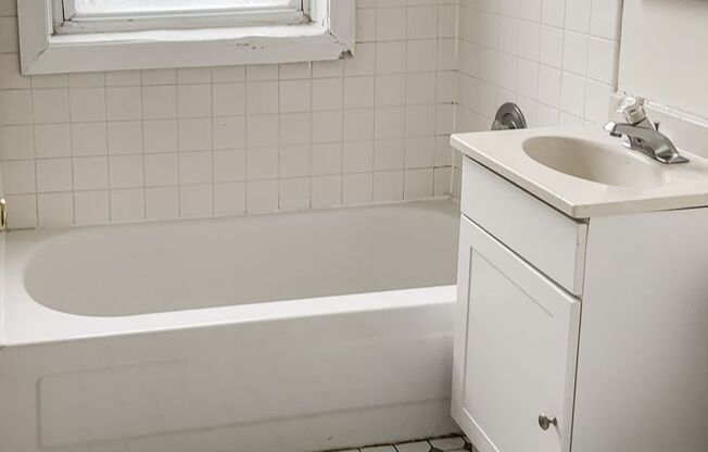 3 beds, 2 baths, 1,585 sqft, $3,950, Unit 2318-3R