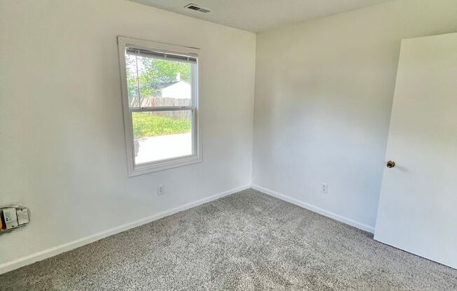 3 beds, 1 bath, $950