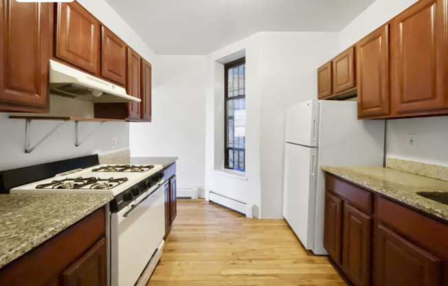 2 beds, 1 bath, $3,150, Unit 4A