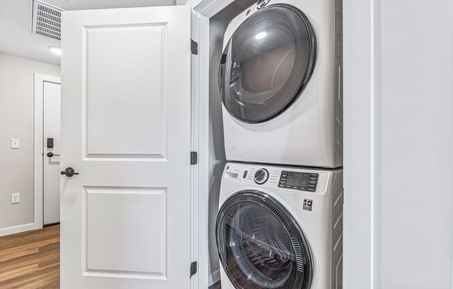 Studio, 1 bath, 542 sqft, $1,465, Unit 3-203