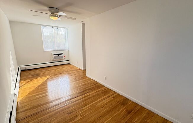 2 beds, 1.5 baths, 947 sqft, $835, Unit MA E216