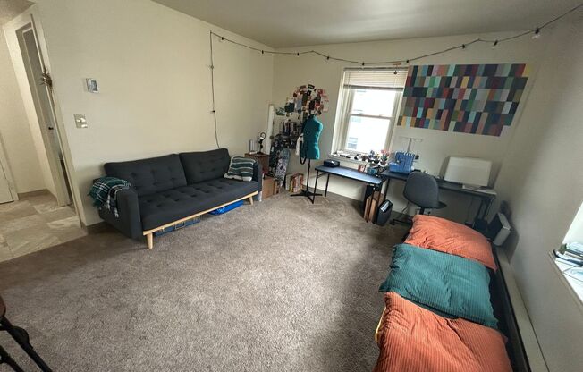 1 bed, 1 bath, $895, Unit 713