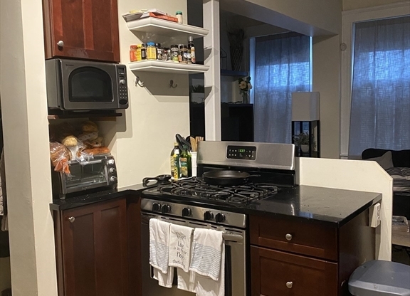 142-146 Everett St.
