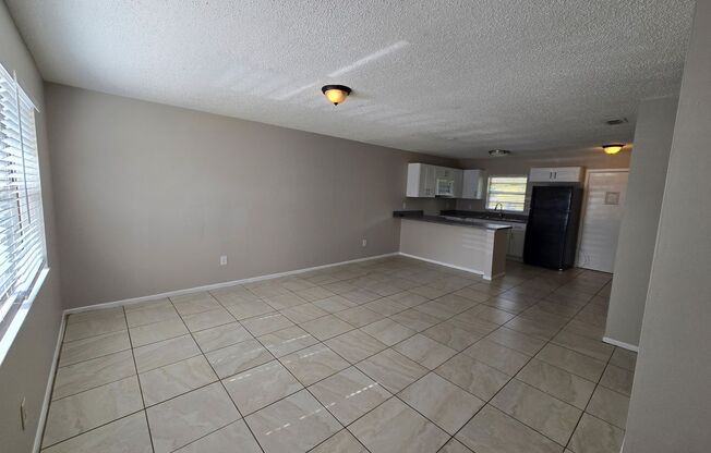 Cozy 2 bedroom/1 bath Duplex