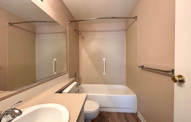 2 beds, 2 baths, 915 sqft, $1,650, Unit 821