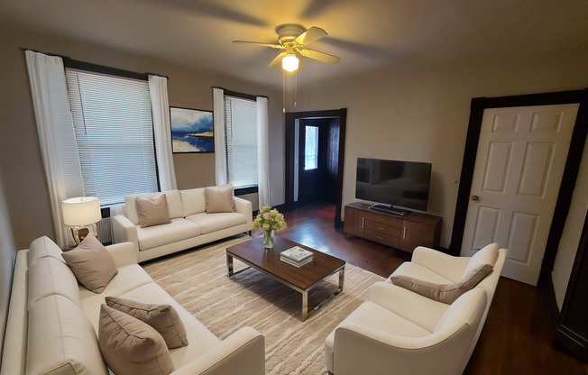 2 beds, 1 bath, 800 sqft, $1,300, Unit 515-Upper Meigs St