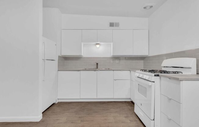 Large 2 bedroom units central Phoenix location, check out our renovated units, some with washer/dryers