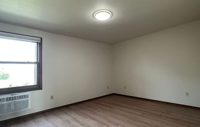 1 bed, 1 bath, 722 sqft, $870, Unit Apt. 13