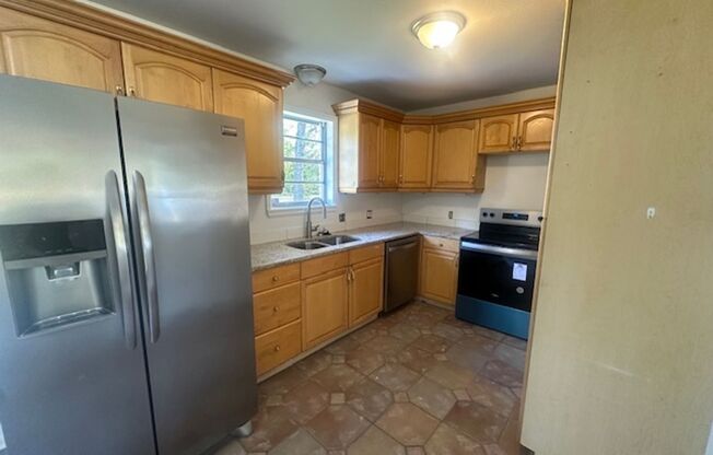 3 beds, 2 baths, $1,600