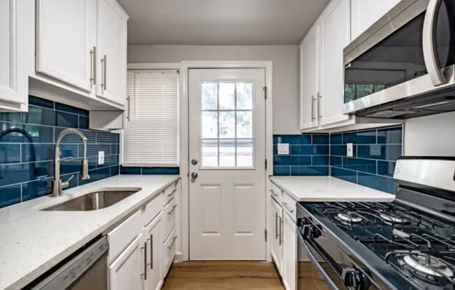 2 beds, 1 bath, 928 sqft, $2,295, Unit 87